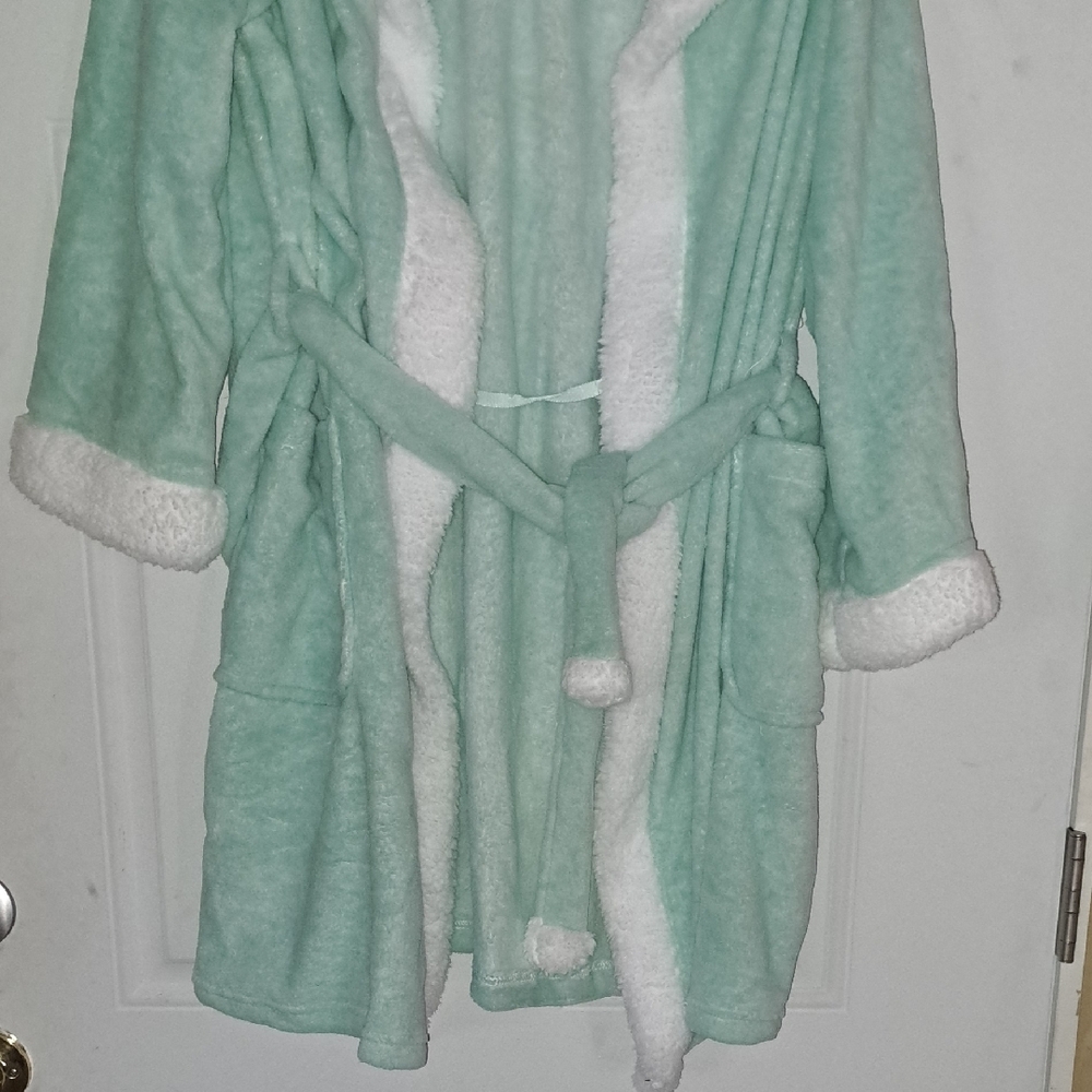 Ulta Beauty Soft Mint Robe with White Accents L,XL - Picture 4 of 8